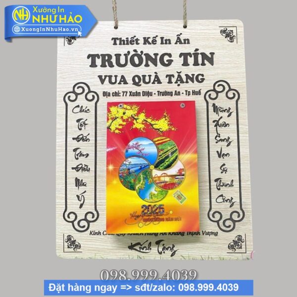 Lịch Treo Tường Khung Gỗ Mẫu Mới 2025