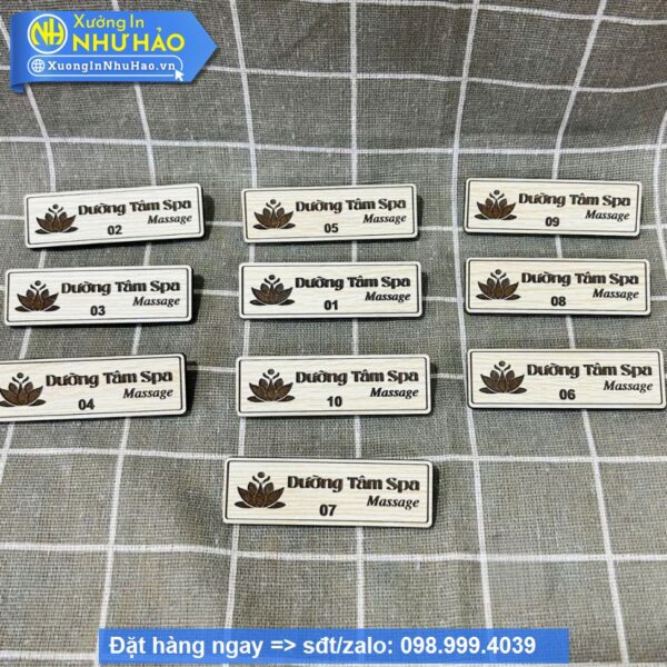 bảng tên nhân viên cài áo