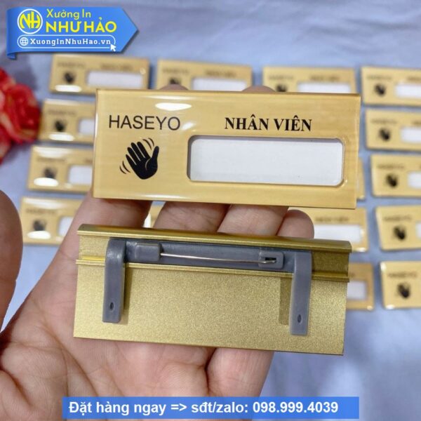 bảng tên nhân viên cài áo