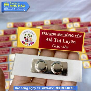 bảng tên nhân viên cài áo