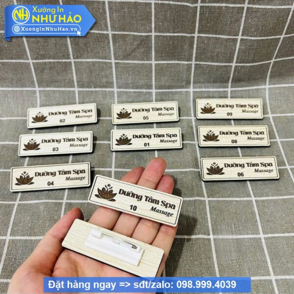 bảng tên nhân viên cài áo