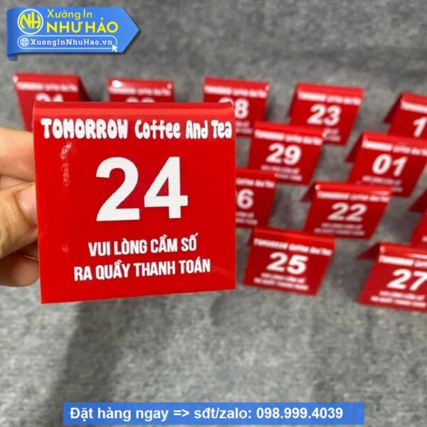àm thẻ số bàn mica