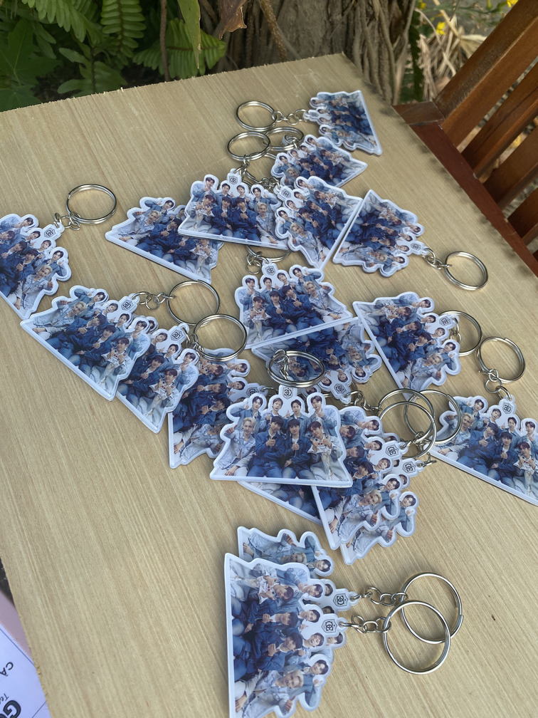 In Móc Khóa, Standee, Popsocket, Móc Treo Điện Thoại, Logo Trường, Trung Tâm Ngoại Ngữ, Năng Khiếu, Fan Anime Kỷ Niệm Lớp, Quà Tặng Học Sinh Cuối Cấp Đẹp Giá Sỉ Toàn Quốc - Đặt In Theo Yêu Cầu, Mẫu Mã Đa Dạng 7 In Móc Khóa, Standee, Popsocket, Móc Treo Điện Thoại, Logo Trường, Trung Tâm Ngoại Ngữ, Năng Khiếu, Fan Anime Kỷ Niệm Lớp, Quà Tặng Học Sinh Cuối Cấp Đẹp Giá Sỉ Toàn Quốc - Đặt In Theo Yêu Cầu, Mẫu Mã Đa Dạng - Ảnh 7