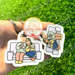 Mẫu Móc Khóa Mica Hot - Cắt Chibi Cặp Đôi Chở Nhau Trên Xe Máy Cute - Móc Khóa Cắt Theo Yêu Cầu 1