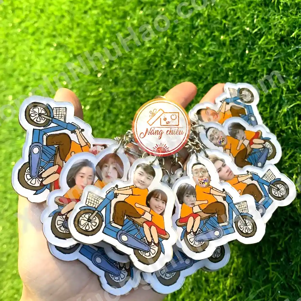 Mẫu Móc Khóa Mica Hot - Cắt Chibi Cặp Đôi Chở Nhau Trên Xe Máy Cute - Móc Khóa Cắt Theo Yêu Cầu 3 Mẫu Móc Khóa Mica Hot - Cắt Chibi Cặp Đôi Chở Nhau Trên Xe Máy Cute - Móc Khóa Cắt Theo Yêu Cầu 2