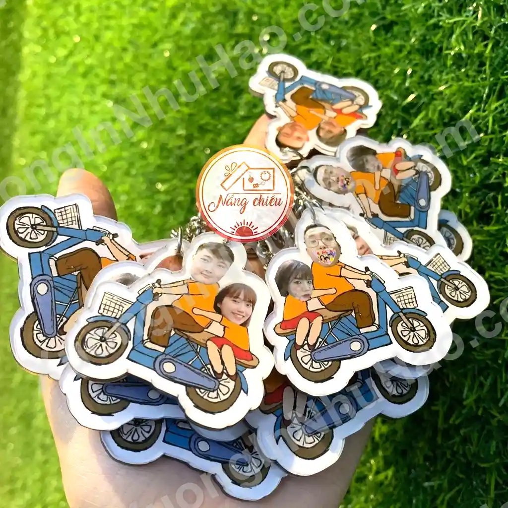 Mẫu Móc Khóa Mica Hot - Cắt Chibi Cặp Đôi Chở Nhau Trên Xe Máy Cute - Móc Khóa Cắt Theo Yêu Cầu 4 Mẫu Móc Khóa Mica Hot - Cắt Chibi Cặp Đôi Chở Nhau Trên Xe Máy Cute - Móc Khóa Cắt Theo Yêu Cầu 3