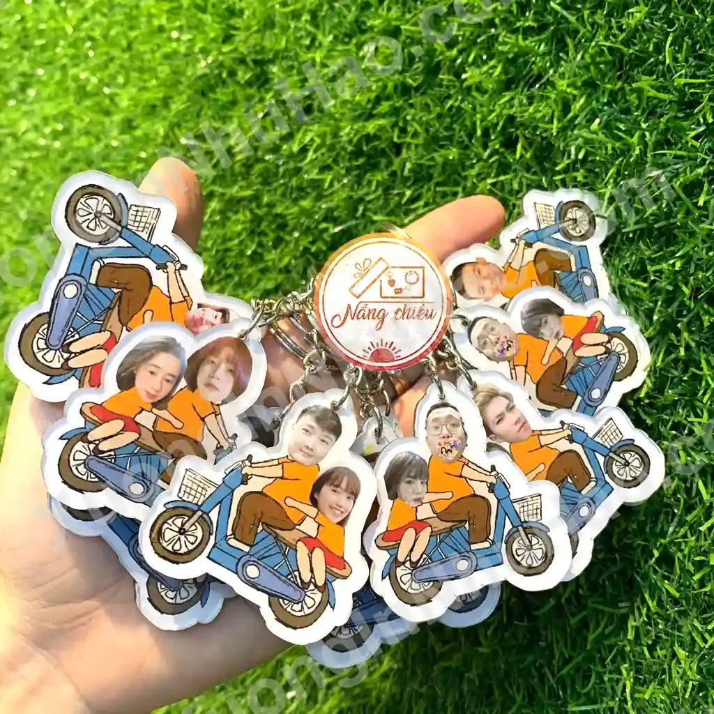 Mẫu Móc Khóa Mica Hot - Cắt Chibi Cặp Đôi Chở Nhau Trên Xe Máy Cute - Móc Khóa Cắt Theo Yêu Cầu 1 Mẫu Móc Khóa Mica Hot - Cắt Chibi Cặp Đôi Chở Nhau Trên Xe Máy Cute - Móc Khóa Cắt Theo Yêu Cầu