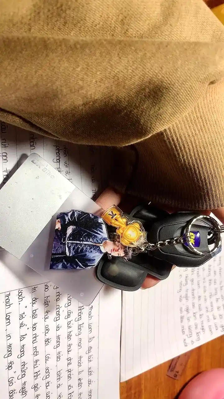 Móc Khoá Keychain Acrylic Hiếu Thứ Hai Quán Quân Anh Trai Say Hi Móc Khóa 2 Mảnh Hình Và Cúp Vàng Tiệm 3 Móc Khoá Keychain Acrylic Hiếu Thứ Hai Quán Quân Anh Trai Say Hi Móc Khóa 2 Mảnh Hình Và Cúp Vàng Tiệm 2