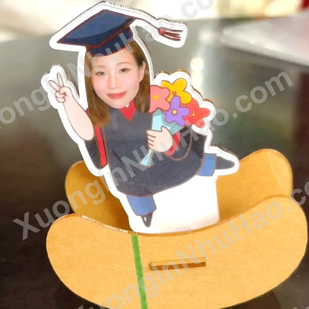 Quà Tặng Tốt Nghiệp Ý Nghĩa- Móc Khoá, Standee, Lò Xo, Standee Lắc Đầu -in Theo Yêu Cầu ĐH 7 Quà Tặng Tốt Nghiệp Ý Nghĩa- Móc Khoá, Standee, Lò Xo, Standee Lắc Đầu -in Theo Yêu Cầu ĐH 6