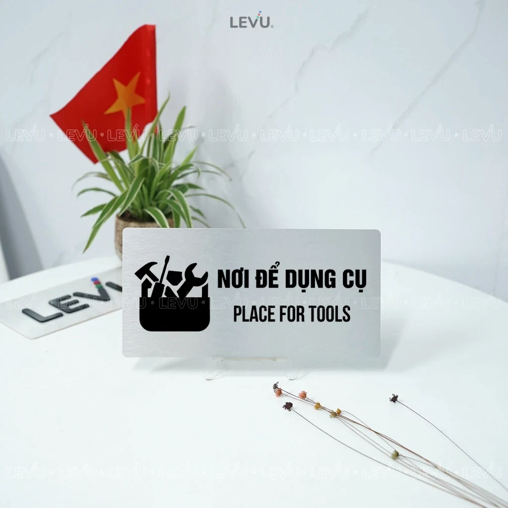 Bảng Hiệu Chỉ Dẫn Nơi Để Dụng Cụ, Chất Liệu Nhôm Alu Bạc Xước ,tặng Kèm Keo Dán 2 Mặt 1