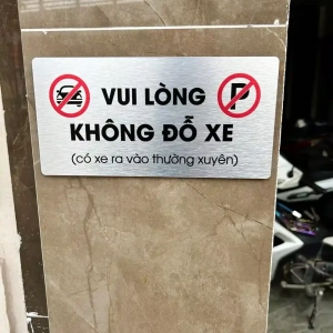 Bảng Vui Lòng Không Đỗ Xe Dán Cửa Trang Trí Khi Vực Cấm Đậu Xe Trước Nhà , Chất Liệu Nhôm Alu Bạc Xước ,tặng Kèm Keo Dán 2 Mặt 1