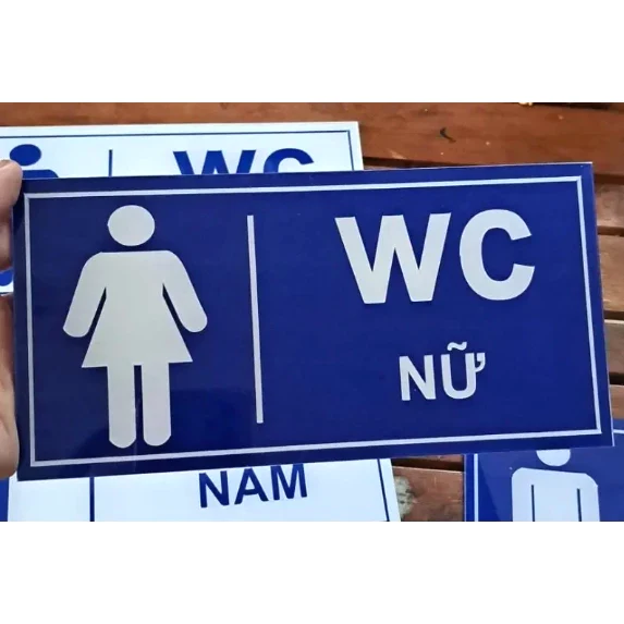 Bảng (WC Nam Hoặc WC Nữ)- Hướng Dẫn Nhà Vệ Sinh - Chất Liệu Alu Bạc Xước Mica 20x10cm - Phun UV 8
