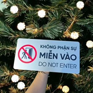 Biển Báo “Không Phận Sự Miễn Vào”, In Công Nghệ Uv , Chất Liệu Alu Bạc Xước, In Ấn Sắc Nét, Thiết Kế Theo Yêu Cầu