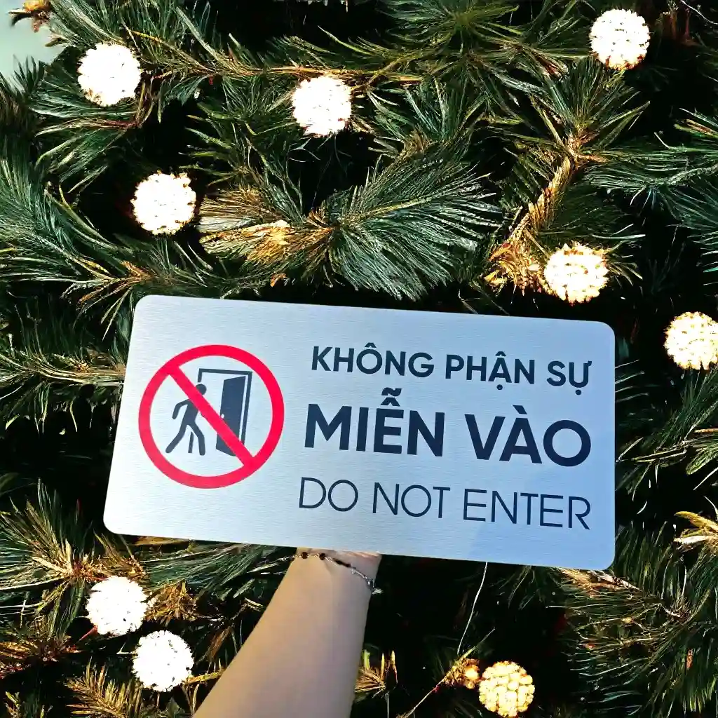 Biển Báo "Không Phận Sự Miễn Vào", In Công Nghệ Uv , Chất Liệu Alu Bạc Xước, In Ấn Sắc Nét, Thiết Kế Theo Yêu Cầu