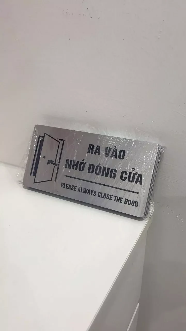 Biển Nhắc Nhở Ra Vào Đóng Cửa, Ra Vào Đóng Cửa, Vui Lòng Đóng Cửa, Ra Vào Nhớ Đóng Cửa Chất Liệu Alu Nhôm 3 Biển Nhắc Nhở Ra Vào Đóng Cửa, Ra Vào Đóng Cửa, Vui Lòng Đóng Cửa, Ra Vào Nhớ Đóng Cửa Chất Liệu Alu Nhôm 2