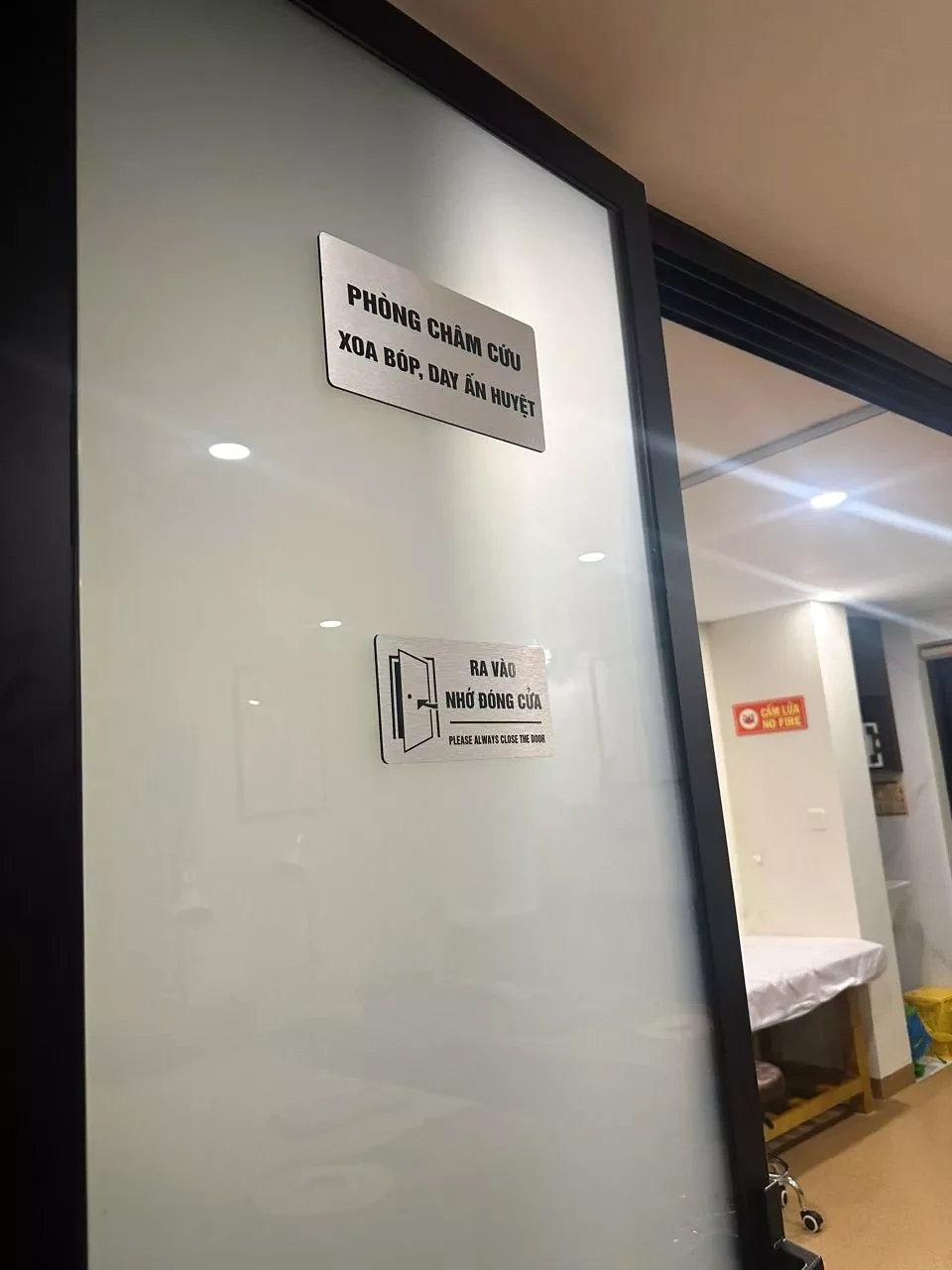 Biển Nhắc Nhở Ra Vào Đóng Cửa, Ra Vào Đóng Cửa, Vui Lòng Đóng Cửa, Ra Vào Nhớ Đóng Cửa Chất Liệu Alu Nhôm 6 Biển Nhắc Nhở Ra Vào Đóng Cửa, Ra Vào Đóng Cửa, Vui Lòng Đóng Cửa, Ra Vào Nhớ Đóng Cửa Chất Liệu Alu Nhôm 5