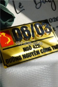 Biển Số Nhà Đẹp Hiện Đại tại Cần Thơ, phiên bản Lá Cờ Việt Nam, Kích Thước 30×20, Số Nổi 8mm, Chữ Nổi 2mm, Chất Liệu Mica, Alu , Mực Uv, Làm Theo Yêu Cầu, Miễn Phí Thiết Kế Và Miễn Phí Vận Chuyển Tận Nhà
