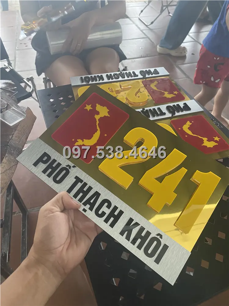 Biển Số Nhà Đẹp Hiện Đại tại Hải Phòng, phiên bản Lá Cờ Việt Nam, Kích Thước 30x20, Số Nổi 8mm, Chữ Nổi 2mm, Chất Liệu Mica, Alu , Mực Uv, Làm Theo Yêu Cầu, Miễn Phí Thiết Kế Và Miễn Phí Vận Chuyển Tận Nhà 15 Biển Số Nhà Đẹp Hiện Đại tại Hải Phòng, phiên bản Lá Cờ Việt Nam, Kích Thước 30x20, Số Nổi 8mm, Chữ Nổi 2mm, Chất Liệu Mica, Alu , Mực Uv, Làm Theo Yêu Cầu, Miễn Phí Thiết Kế Và Miễn Phí Vận Chuyển Tận Nhà - Ảnh 15