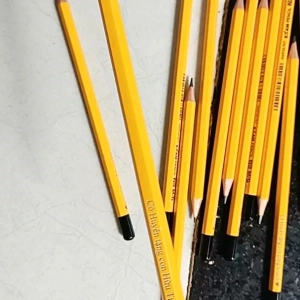 Bút Chì 2B Khắc Tên Theo Yêu Cầu 1