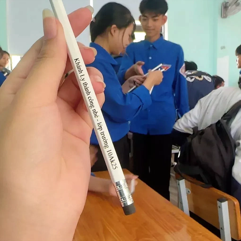 Bút Chì Khắc Tên – Quà Tặng Cá Nhân Hoá Theo Yêu Cầu | Linh Chi 7
