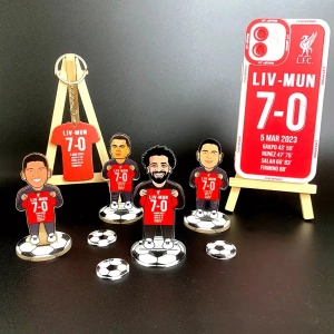 Mô Hình Standee In Hình Cầu Thủ CLB Liverpool Cầm Áo Bóng Đá Tỷ Số 7-0, Mô Hình Bóng Đá Để Bàn Làm Quà Tặng, Trang Trí