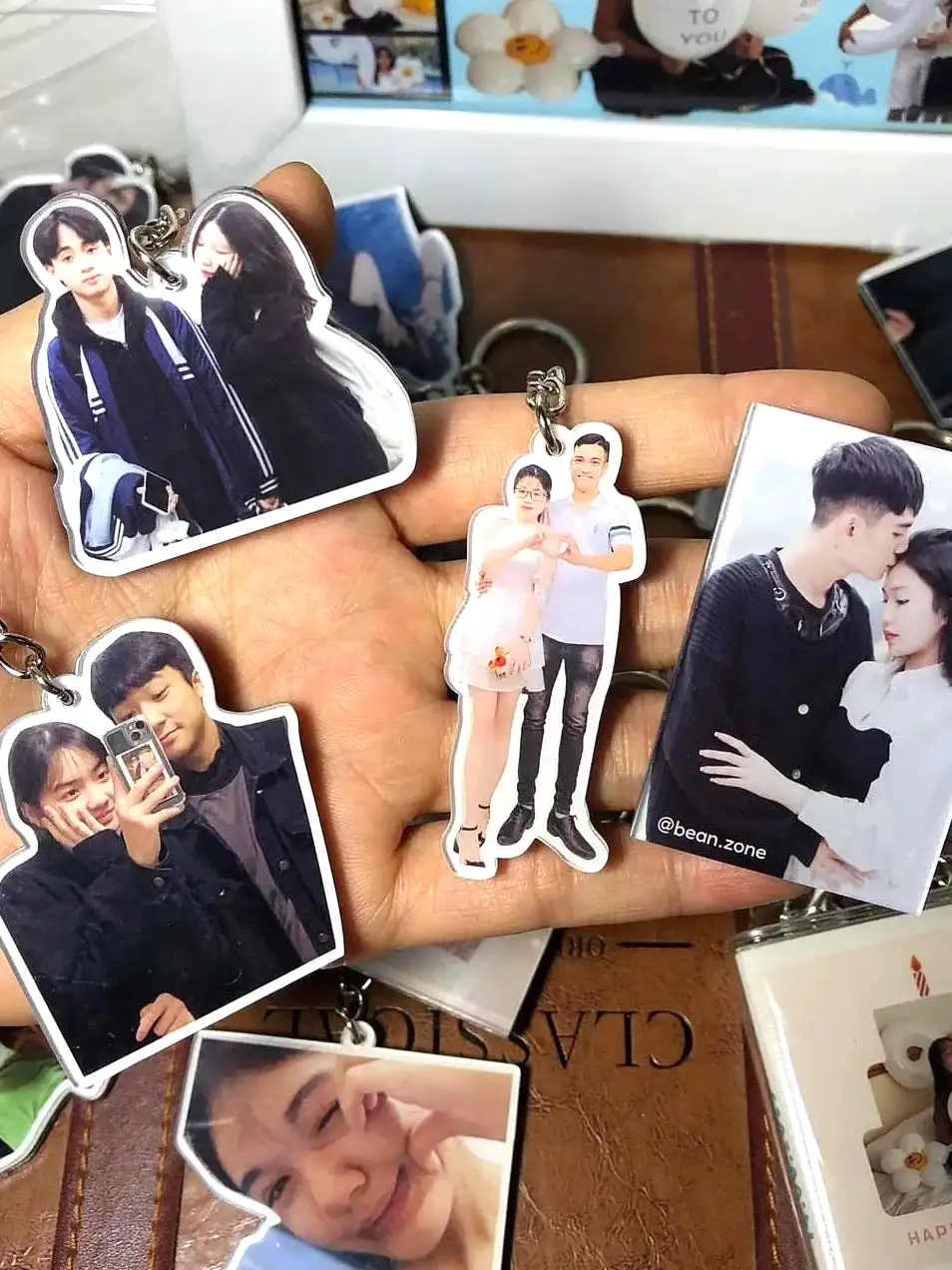 Móc Khoá Cắt Theo Dáng, Chibi, Quà Tặng 8/3, Valentine, Làm Theo Yêu Cầu Mica Trong Suốt In 2 Mặt , Trang Trí Treo Cặp, Balo 8 Móc Khoá Cắt Theo Dáng, Chibi, Quà Tặng 8/3, Valentine, Làm Theo Yêu Cầu Mica Trong Suốt In 2 Mặt , Trang Trí Treo Cặp, Balo 7