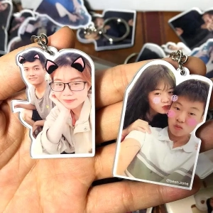 Móc Khoá Cắt Theo Dáng, Chibi, Quà Tặng 8/3, Valentine, Làm Theo Yêu Cầu Mica Trong Suốt In 2 Mặt , Trang Trí Treo Cặp, Balo