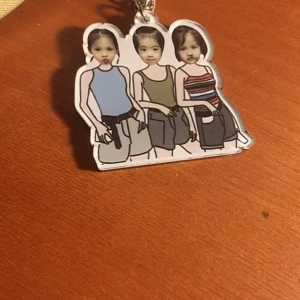 Móc Khoá Chibi Bạn Thân In Theo Yêu Cầu, Nhóm Bạn Thân Dễ Thương Nhây, Siêu Cute Bằng In Mica Trong Suốt