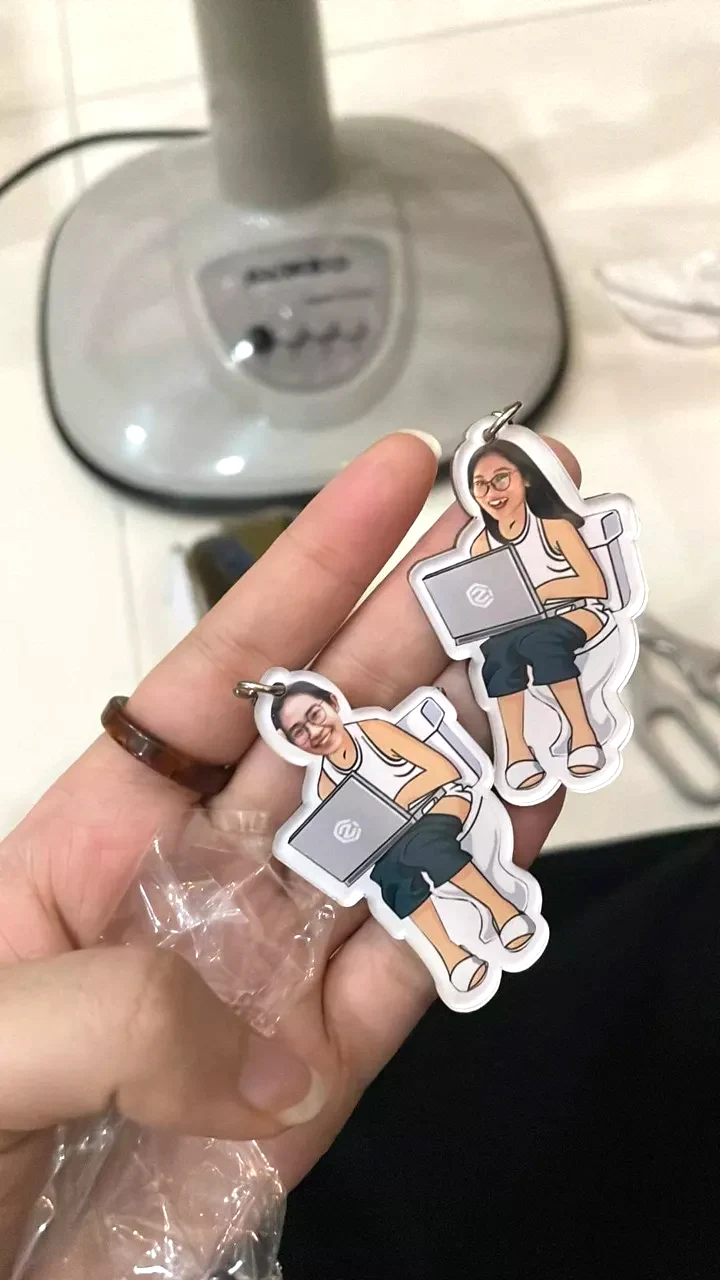 Móc Khóa In Theo Yêu Cầu Chạy Deadline Đi Vệ Sinh Đáng Yêu Dành Cho Bạn Bè Người Yêu, Bạn Bè, Người Thân, Làm Theo Yêu Cầu, Chat Liệu Mica Trong Suốt In 2 Mặt, Kích Thước 5cm , Trang Trí Treo Cặp, Balo 2 Móc Khóa In Theo Yêu Cầu Chạy Deadline Đi Vệ Sinh Đáng Yêu Dành Cho Bạn Bè Người Yêu, Bạn Bè, Người Thân, Làm Theo Yêu Cầu, Chat Liệu Mica Trong Suốt In 2 Mặt, Kích Thước 5cm , Trang Trí Treo Cặp, Balo 1