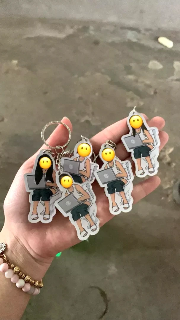 Móc Khóa In Theo Yêu Cầu Chạy Deadline Đi Vệ Sinh Đáng Yêu Dành Cho Bạn Bè Người Yêu, Bạn Bè, Người Thân, Làm Theo Yêu Cầu, Chat Liệu Mica Trong Suốt In 2 Mặt, Kích Thước 5cm , Trang Trí Treo Cặp, Balo 4 Móc Khóa In Theo Yêu Cầu Chạy Deadline Đi Vệ Sinh Đáng Yêu Dành Cho Bạn Bè Người Yêu, Bạn Bè, Người Thân, Làm Theo Yêu Cầu, Chat Liệu Mica Trong Suốt In 2 Mặt, Kích Thước 5cm , Trang Trí Treo Cặp, Balo 3