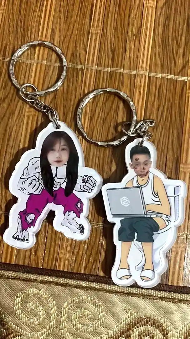 Móc Khóa In Theo Yêu Cầu Chạy Deadline Đi Vệ Sinh Đáng Yêu Dành Cho Bạn Bè Người Yêu, Bạn Bè, Người Thân, Làm Theo Yêu Cầu, Chat Liệu Mica Trong Suốt In 2 Mặt, Kích Thước 5cm , Trang Trí Treo Cặp, Balo 1 Móc Khóa In Theo Yêu Cầu Chạy Deadline Đi Vệ Sinh Đáng Yêu Dành Cho Bạn Bè Người Yêu, Bạn Bè, Người Thân, Làm Theo Yêu Cầu, Chat Liệu Mica Trong Suốt In 2 Mặt, Kích Thước 5cm , Trang Trí Treo Cặp, Balo
