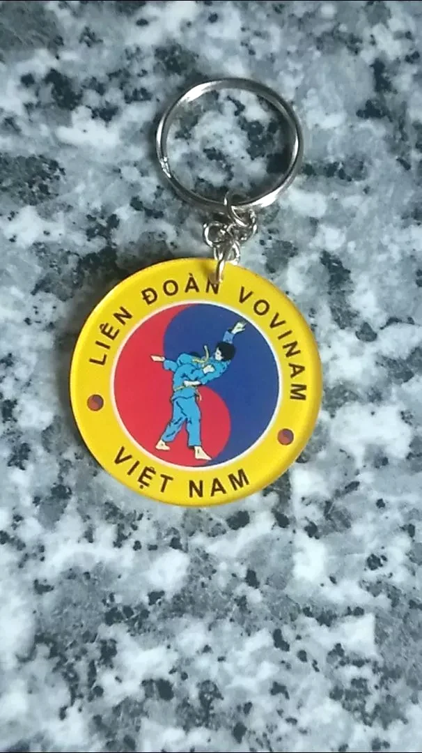 Móc khóa logo thể thao in mica 2 mặt bóng, nhẹ bền, treo chìa khóa 3 MÓC KHÓA LOGO THỂ THAO IN MICA 2 MẶT BÓNG, NHẸ BỀN, TREO CHÌA KHÓA 2