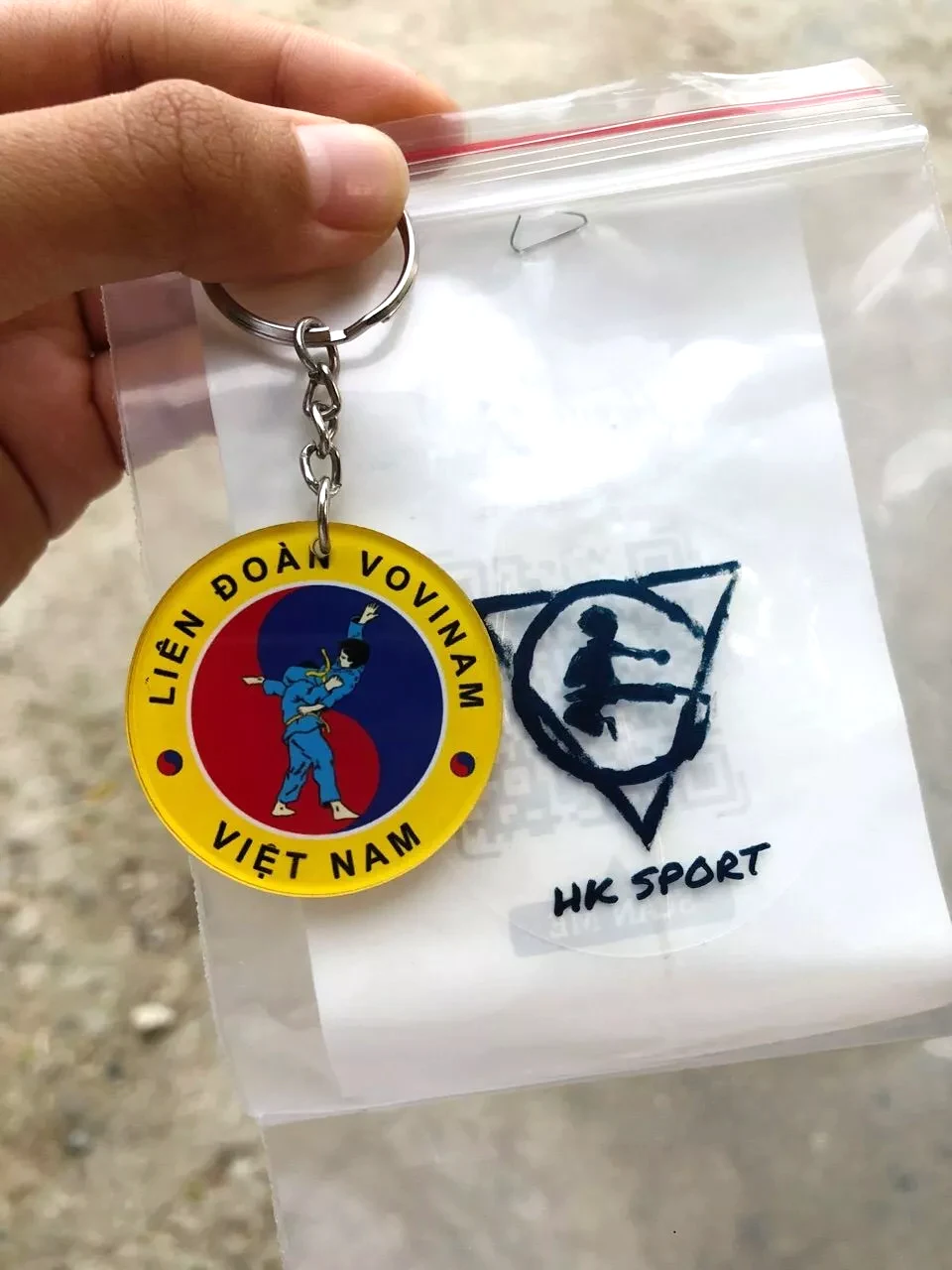 Móc khóa logo thể thao in mica 2 mặt bóng, nhẹ bền, treo chìa khóa 1 MÓC KHÓA LOGO THỂ THAO IN MICA 2 MẶT BÓNG, NHẸ BỀN, TREO CHÌA KHÓA