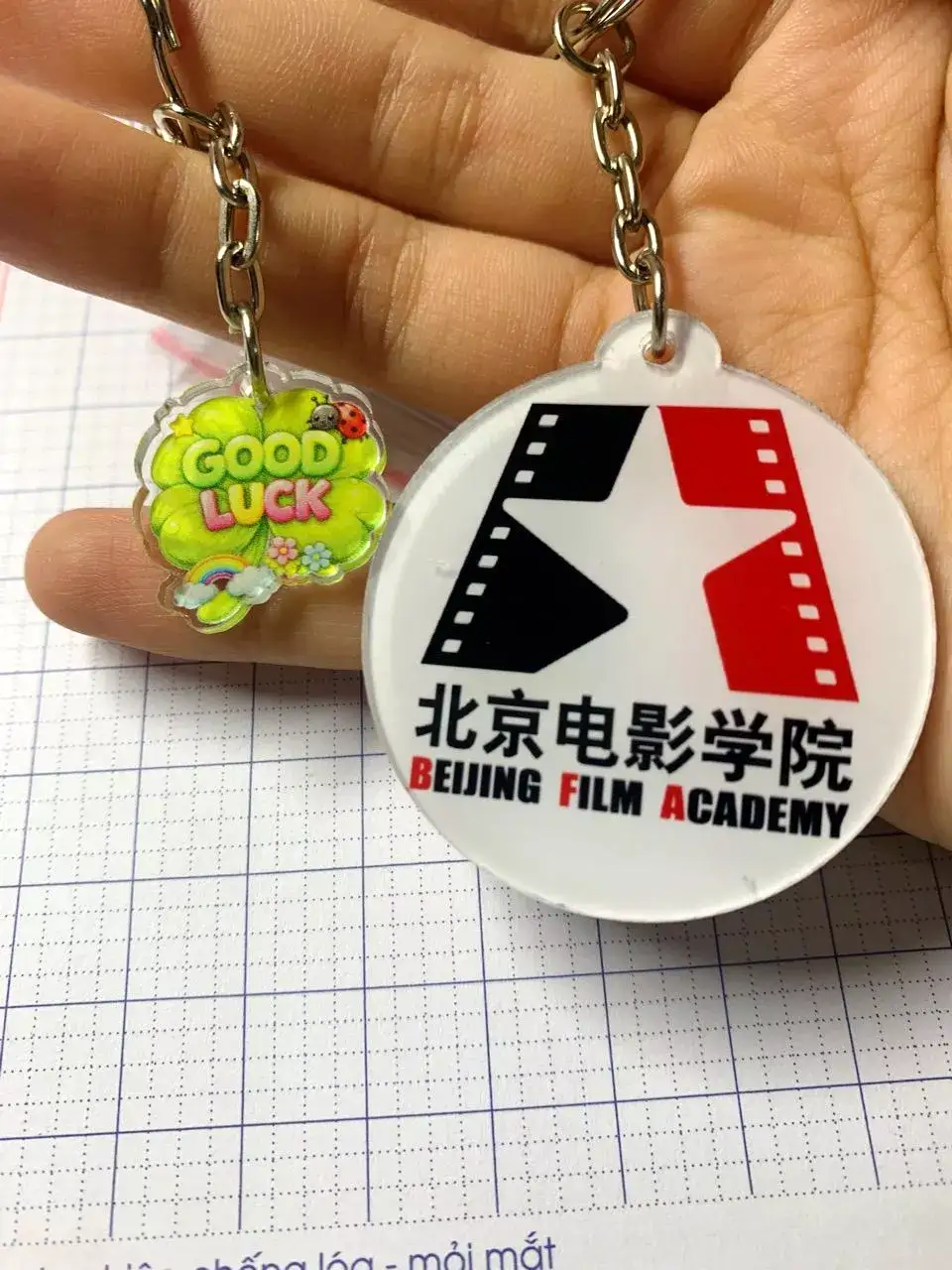 Móc Khóa Logo Trường Đại Học Trung Quốc Nổi Tiếng, In Mica 2 Mặt Bóng, Nhẹ Bền Đẹp, Quà Lưu Niệm Ý Nghĩa 1 Móc Khóa Logo Trường Đại Học Trung Quốc Nổi Tiếng, In Mica 2 Mặt Bóng, Nhẹ Bền Đẹp, Quà Lưu Niệm Ý Nghĩa
