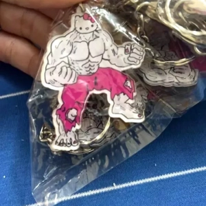 Móc Khoá Mèo Hello Kitty Cơ Bắp Đô Con Lực Lưỡng Đáng Yêu Dễ Thương, Móc Khóa Treo Cặp. Balo In Theo Yêu Cầu 1