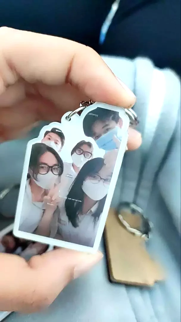 Móc Khóa Mica Theo Yêu Cầu Quà Tặng Valentine, Lễ Tinh Yêu - Cắt Hình Viền Lũ Bạn Thân - Gia Đình Cặp Đôi, Làm Theo Yêu Cầu, Chất Liệu Mica Trong Suốt In 2 Mặt, Kích Thước 5cm , Trang Trí Treo Cặp, Balo 2 Móc Khóa Mica Theo Yêu Cầu Quà Tặng Valentine, Lễ Tinh Yêu - Cắt Hình Viền Lũ Bạn Thân - Gia Đình Cặp Đôi, Làm Theo Yêu Cầu, Chất Liệu Mica Trong Suốt In 2 Mặt, Kích Thước 5cm , Trang Trí Treo Cặp, Balo 1