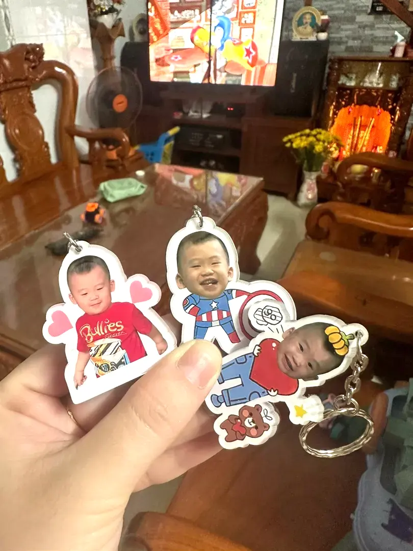 Móc Khoá Móc Chìa Khóa Đáng Yêu Cho Bé Cắt Ảnh Theo Yêu Cầu In Hình Cute, Chất Liệu Mica Trong Suốt In 2 Mặt, Kích Thước 5cm , Trang Trí Treo Cặp, Balo Quà 8/3 Quà Tặng Cho Phụ Nữ, Người Yêu, Bạn Gái, Tặng Mẹ In Theo Yêu Cầu 1 Móc Khoá Móc Chìa Khóa Đáng Yêu Cho Bé Cắt Ảnh Theo Yêu Cầu In Hình Cute, Chất Liệu Mica Trong Suốt In 2 Mặt, Kích Thước 5cm , Trang Trí Treo Cặp, Balo Quà 8/3 Quà Tặng Cho Phụ Nữ, Người Yêu, Bạn Gái, Tặng Mẹ In Theo Yêu Cầu