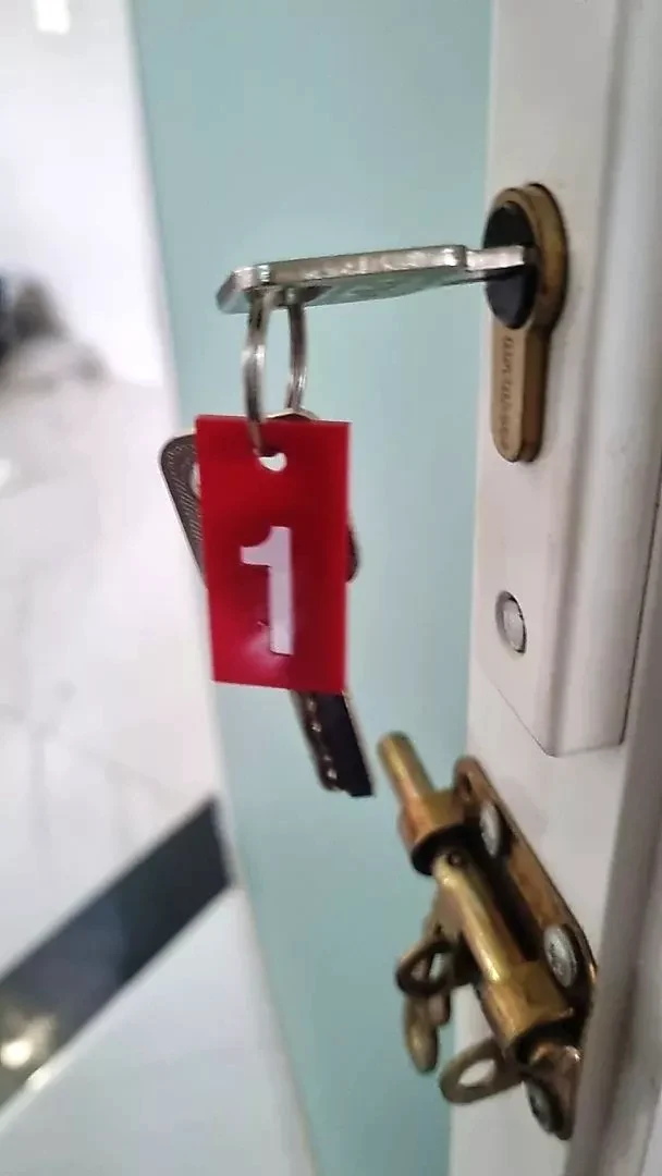 Thẻ Mica Đỏ, Móc Khóa Số Thứ Tự , Hình Chữ Nhật , Nhiều Kích Thước Chọn, Nhận Làm Số Theo Yêu Cầu 7 Thẻ Mica Đỏ, Móc Khóa Số Thứ Tự , Hình Chữ Nhật , Nhiều Kích Thước Chọn, Nhận Làm Số Theo Yêu Cầu 6