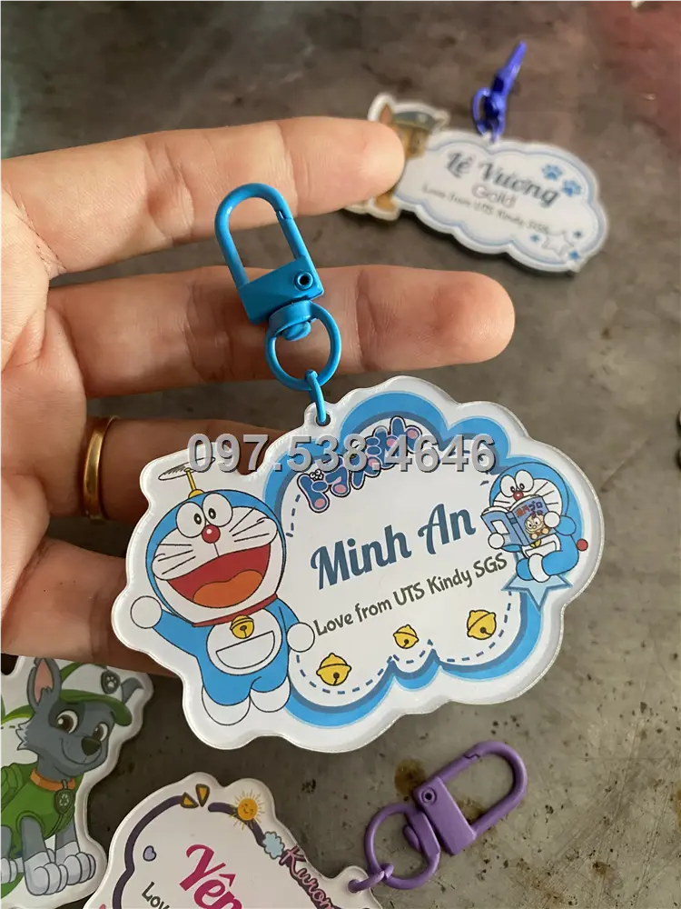 Móc Khóa Logo Treo Theo Yêu Cầu tại Sông Công ,Thái Nguyên , Giá Xưởng, Cắt Laser, Mica Trong Suốt Dày 4mm , kích thước 4.5x5.5 cm , Giá Tận Gốc, Free Ship Từ 30 Cái 1 Móc Khóa Logo Treo Theo Yêu Cầu tại Sông Công ,Thái Nguyên , Giá Xưởng, Cắt Laser, Mica Trong Suốt Dày 4mm , kích thước 4.5x5.5 cm , Giá Tận Gốc, Free Ship Từ 30 Cái