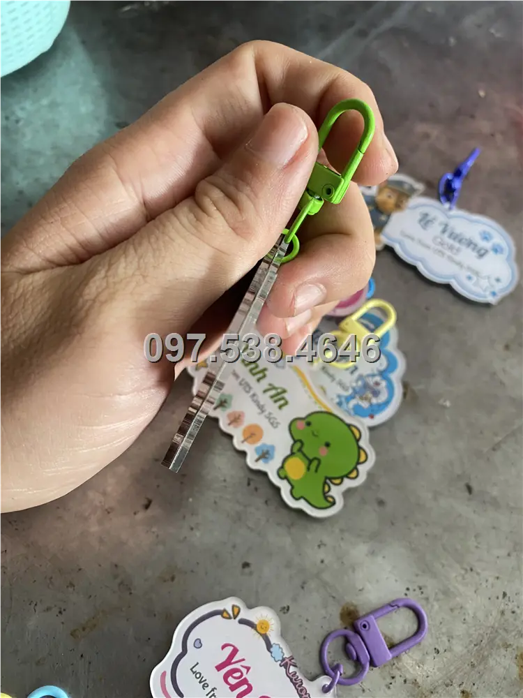 Móc Khóa Logo Treo Theo Yêu Cầu tại Sóc Trăng , Giá Xưởng, Cắt Laser, Mica Trong Suốt Dày 4mm , kích thước 4.5x5.5 cm , Giá Tận Gốc, Free Ship Từ 30 Cái 1 Móc Khóa Logo Treo Theo Yêu Cầu tại Sóc Trăng , Giá Xưởng, Cắt Laser, Mica Trong Suốt Dày 4mm , kích thước 4.5x5.5 cm , Giá Tận Gốc, Free Ship Từ 30 Cái